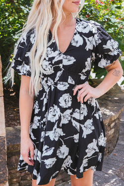 Lindsey Floral V-Neck Dress, Black – North & Main Clothing Company