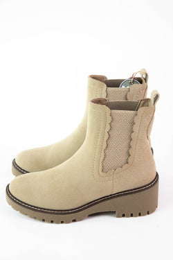 Kellen Scallop Detail Chelsea Boot, Sand