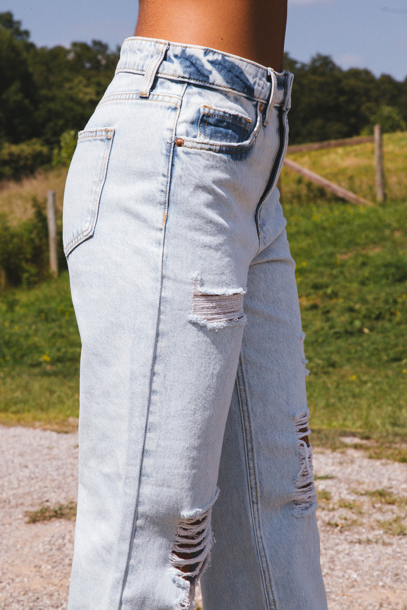 Kiara Classic Straight Jeans, Super Light – North & Main Clothing Company